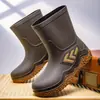 Zapatos impermeables de moda transfronterizos hasta la pantorrilla con cordón elástico, botas de lluvia para hombres, repartidores, ropa para exteriores, pesca, botas de lluvia antideslizantes
