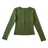 Sencillo y versátil, suave y amigable con la piel, con una textura delicada, top Henley de longitud corta con cierre de medio botón, H091003