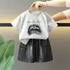 0664 Conjunto de Verão para Meninos 2026 Novo Estilo Roupa de Verão Bonita para Crianças Conjunto de Duas Peças Jeans com Shorts de Manga Curta Estilo Coreano Tendência
