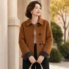 Novo casaco de outono para mães, casaco curto de lã vermelho dupla face, novo casaco de lã estilo chinês com botões de chifre para mulheres de meia-idade outono e inverno