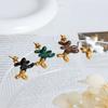 Pendientes largos de lujo ligero estilo Chanel europeo y americano, eje de color, titanio, perro mecánico, temperamento de hada, pendientes dulces