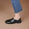 Sapatos Quadrados de Couro Estilo Moda de Nicho, Modelo Versátil para Todas as Estações Início da Primavera 2025, Sola Macia, Confortáveis, Versáteis para Uso Externo
