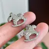 Exquisitos Pendientes de Caballo Micro-Pavimentados con Circonita Pendientes de Caballo Mecedora de Hielo Triturado de Nicho para Mujer Pendientes Colgantes de Caballo del Zodiaco de Moda