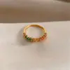 Anel de Luz Colorido com Zircônia Banhado a Ouro 18K Anel Aberto Ajustável para Dedo Indicador Moda Versátil para o Dia a Dia Joia para Mão
