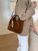 Bolsa de Camurça de Nicho Transfronteiriça para Mulheres Outono 2025 Nova Versátil Bolsa Transversal Satchel Estilo Retrô Bolsa Saco