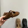 Zapatos planos bajos de cuero tallado vintage con punta cuadrada, diseño de nicho, estilo francés, otoño