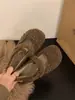 Mocasines planos de piel de oveja para mujer, nuevo estilo versátil 2025 para otoño e invierno con cierre de velcro