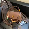 Bolsa de mão feminina de alta qualidade, nova bolsa de ombro de couro macio para trabalho, bolsa transversal de couro com cera de óleo Maillard vintage