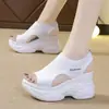 Sandalias de playa transpirables populares de comercio exterior transfronterizo, suela de plataforma estilo coreano, sandalias de punto fly-knit slip-on de color liso de moda para mujer