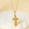 Collar de cruz de acero de titanio joyería que no se decolora para mujer nicho de lujo ligero acero inoxidable de alta gama colgante de collar de circón