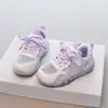 Zapatillas para Niñas 2026 Nuevas de Primavera Zapatos de Entrenamiento para Niños Zapatos de Malla Versátiles de Suela Suave para Niños Grandes Verano