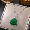Cadena de clavícula de acero de titanio estilo retro nacional moda candado de paz de jade colgante de izaje todo partido temperamento accesorios de estilo chino de alta calidad
