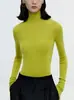 Suéter Fino Ajustado de Otoño Temprano 2024 Sin Presión Color Caramelo Cuello Alto Interior Sin Costuras Camiseta de Punto Base para Mujer