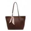 Bolso Tote de Lujo Ligero con Bloques de Color de Alta Gama para Mujer, Nuevo Modelo Primavera 2026, Bolso de Hombro/Axila de Moda Versátil y Sencillo
