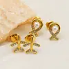 Pendientes de avión de acero de titanio de estilo europeo y americano, de moda, con detalles de diamantes, acero inoxidable 18K, pendientes de botón de perla simples y elegantes para mujer