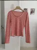 Camiseta de Manga Larga a Rayas con Cuello en V y Botones Kekezoon Diseño Otoño Corte Ajustado Camiseta Básica Superior 8369