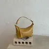 Bolso Retro de Gama Alta 2026 Nuevo Estilo Hombro Único Moda Versátil para Viajar Debajo del Brazo Bolso Cruzado Simple Ligero para Mujer Tendencia