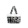 Bolso de cubo de peluche súper popular transfronterizo para mujer, nuevo modelo de invierno 2025, texturizado, versátil para uso diario, bolso de hombro y para debajo del brazo