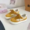 Novos tênis de lona para mulheres 2026, novos sapatos brancos respiráveis de outono, tênis casuais de sola grossa para estudantes H1503