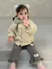 Ropa de Otoño e Invierno para Bebé 2026 Ropa Nueva de Invierno Estilo Coreano Ropa Infantil Conjunto de Pantalones y Chaqueta de Algodón para Niñas
