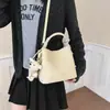 Bolso de cubo retro minimalista de gran capacidad para mujer, nuevo bolso versátil de moda 2026 para el trabajo, de hombro y cruzado, elegante