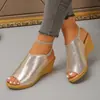 Sandalias de cuña transfronterizas europeas y americanas talla grande, colección otoño 2026, sandalias romanas de suela gruesa con punta de pez al por mayor para mujer