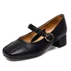 Zapatos Mary Jane de punta cuadrada para mujer, nuevo modelo de otoño 2026, zapatos de un solo color con una correa, tacón grueso bajo, zapatos de piel de oveja de hada para ir al trabajo