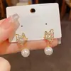 Pingente Borboleta Banhado a Ouro Real Zircônia Brincos de Tarraxa Pérola Elegantes Simples Suaves Versáteis Ornamentos de Orelha Agulha de Prata S925