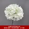 Decoração de Casamento com Flores Brancas, Peônias, Phalaenopsis, Rosas, Arranjos Florais de Teto e Arranjos Florais Pretos para o Salão de Casamento