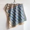 Bufanda Jacquard de Lunares Redondos Nueva y Sencilla Otoño 2026 para Mujer, Chal Versátil de Alta Gama y Calentador de Cuello