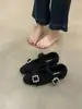 Sapatilhas Quadradas de Salto Grosso com Strass Sapatos Femininos Outono/Inverno 2025 Sapatos de Pelo Cinza Forrados com Lã Mary Jane Sapatos de Festa
