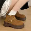 Hebilla de Cinturón Nueva Tamaño Pequeño Diseño 2026 Botines de Caña Baja Botas para Mujer Remaches Suela Gruesa que Aumenta la Altura Moda Slip-Ons