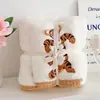 Venta al por mayor de fábrica Di Shi bordado de dibujos animados Lingna Belle Tigger Oso Duffy toalla toalla toalla de playa combinación