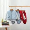 Conjunto de Três Peças de Roupa Infantil para Primavera e Outono Novo Conjunto de Outono para Meninos e Meninas Colete Camiseta Calça Conjunto de Bebê de Outono