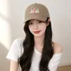 Nueva Gorra de Béisbol Versátil Bordada de Oso de Dibujos Animados para Hombres y Mujeres, Adecuada para Todas las Estaciones, Estilo Casual, Adelgazante, Gorra tipo Pato para Proteger del Sol