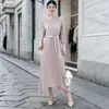 Vestido estilo Miyake con textura de alta gama, popular en los mercados europeo y estadounidense, diseño de talla grande, asimétrico, de corte holgado y con detalle de lazo
