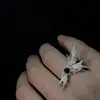 Anillo Abierto de Aleación Estilo Europeo y Americano con Nuevas Alas de Ángel Alas Rotas Blancas y Negras Anillo de Pareja "Redención"