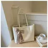 Bolsa de mano grande de patrón tejido vintage al por mayor, bolso de hombro casual versátil para el día a día, bolso de axila moderno y a la moda