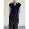 Chaleco de punto holgado con cuello en V y media botonadura para hombre, estilo japonés vintage, adecuado para llevar en capas, estilo casual maduro, chaleco sin mangas
