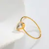 Anillo de acero de titanio con personalidad de moda de lujo ligero con circonita en forma de gota de agua y temperamento de diseño europeo y americano, no se decolora, venta al por mayor que combina con todo