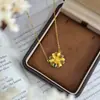 Collar de Flor Hueca Esmeralda de Gama Alta de Nicho con Cadena para Clavícula de Flor Chapada en Oro Arena Estilo Vintage, Regalo para Novia