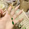 Joias Vintage Camélia Brincos e Colar com Pedra Imitação de Esmeralda Conjunto Banhado a Ouro 18K Microincrustação