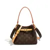 Nova Bolsa de Ombro Feminina Inverno Vintage Luxo Leve para o Trabalho Moda Tendência Retrô Versátil Bolsa de Mão Transversal