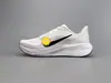Los tenis para correr Pegasus 42, con una suela de amortiguación de aire de longitud completa, están diseñados tanto para hombres como para mujeres y están disponibles exclusivamente para ventas transfronterizas como calzado deportivo.