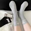 Calcetines Verticales de Estilo Sencillo para Mujer a Media Pantorrilla, Calcetines Largos Decorados con Etiqueta, Calcetines Holgados Versátiles para Primavera y Otoño