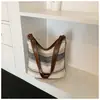 Bolso de hombro a rayas de algodón y lino vintage transfronterizo, bolso de mano de gran capacidad para viajes de vacaciones, bolso versátil de estilo étnico para debajo del brazo para mujer