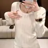 Design de primavera e outono com detalhes vazados em blocos, elegante, modelador, suave, rejuvenescedor, gola redonda, malha simples casual básica para mulheres