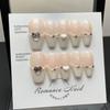 [Tiro Real Hecho a Mano Puro] Serie de Leche Fufu Beckham Crema Estilo Chanel Pequeño Uñas Postizas Temperamento Diamante de Amor