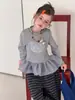 Conjunto de Niña 2026 Otoño Nuevo Estilo: Conjunto de Dos Piezas: Camiseta de Manga Larga con Bordado de Gatito 3D y Lazo y Pantalones de Pierna Ancha a Rayas