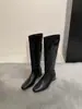 Botas longas estilo retrô para mulheres, nova coleção outono/inverno 2026, moda versátil, estilo europeu e americano, botas de salto plataforma, não vão até o joelho, botas de equitação